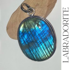 FABULOUS! Glowing Labradorite Gemstone Handmade Pendant